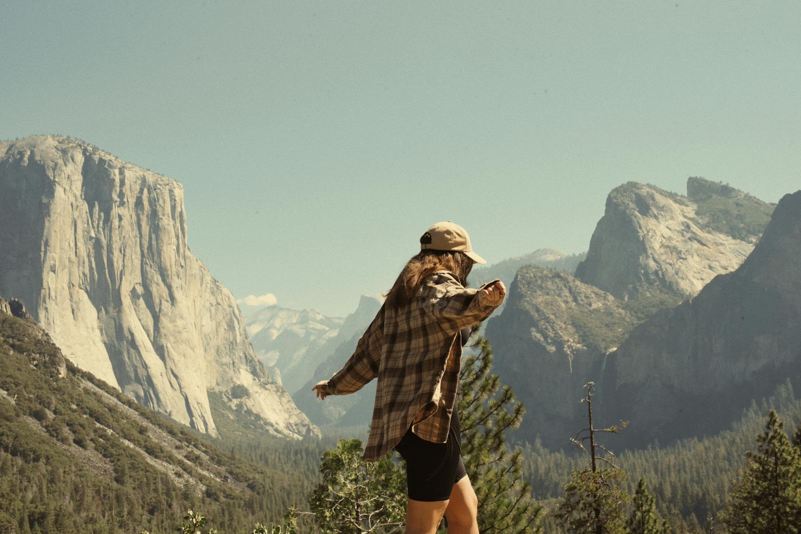 A woman enjoying nature in Yosemite National Park, capturing summer vibes and mountain landscapes.
